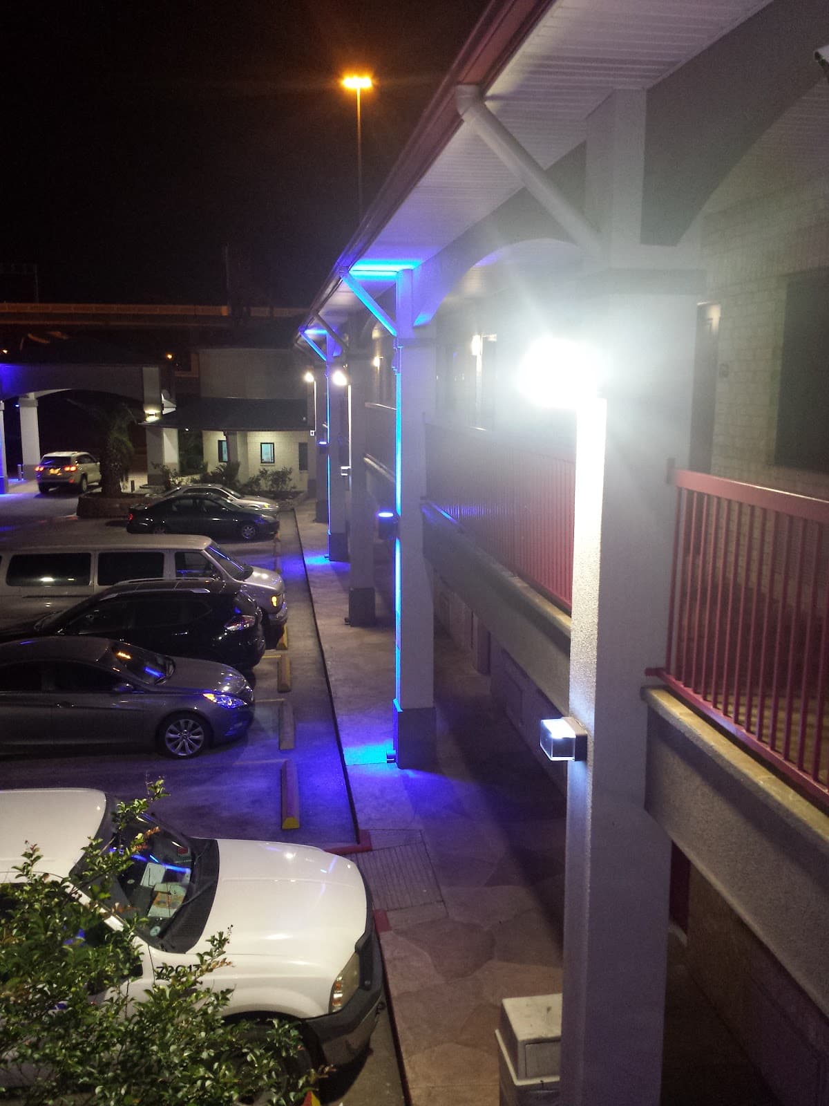 Paradise Inn & Suites