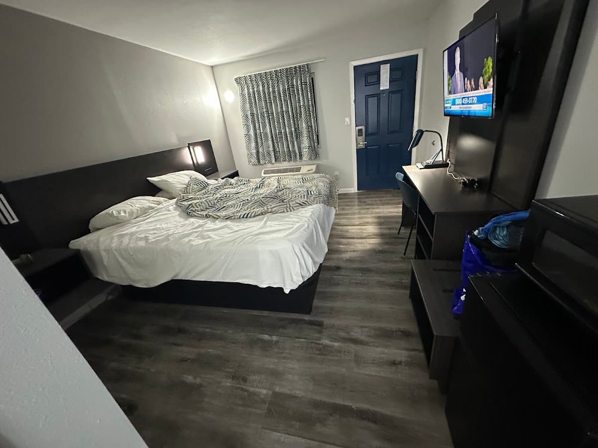 ROYAL INN MOTEL