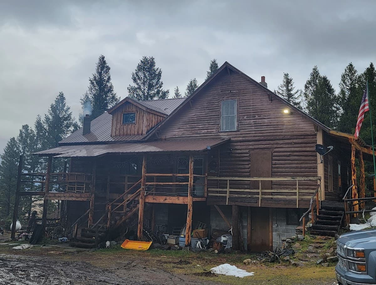 Red Hawk Lodge