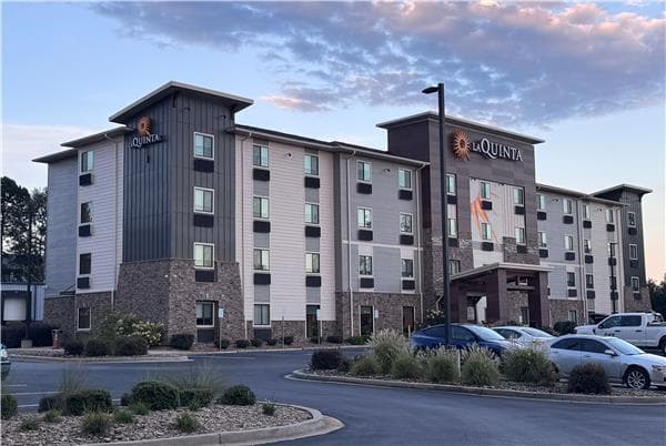 La Quinta Inn & Suites by Wyndham Greenville Woodruff Road