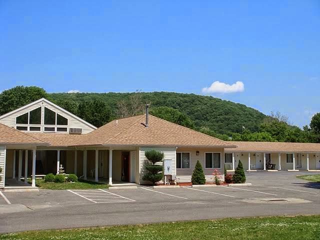 The Rocky River Inn