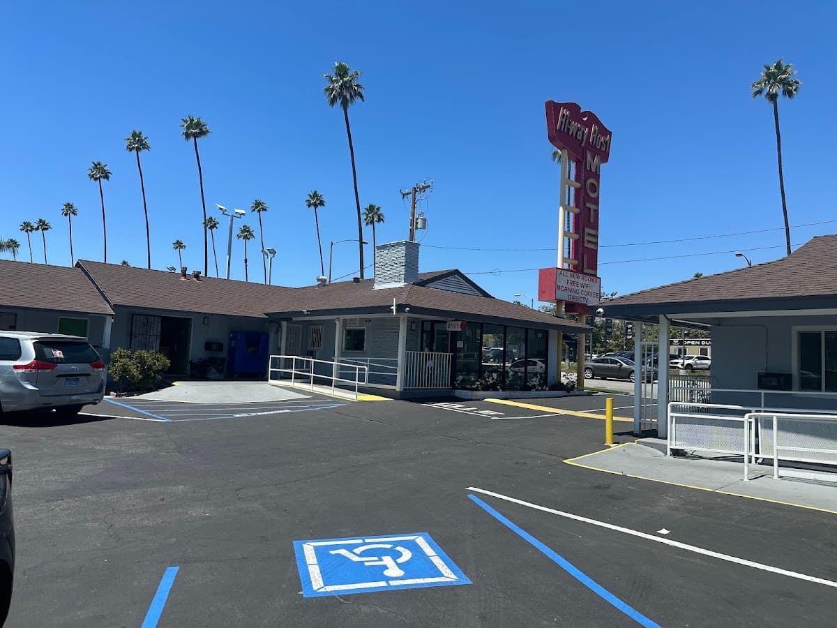 Hi-Way Host Motel