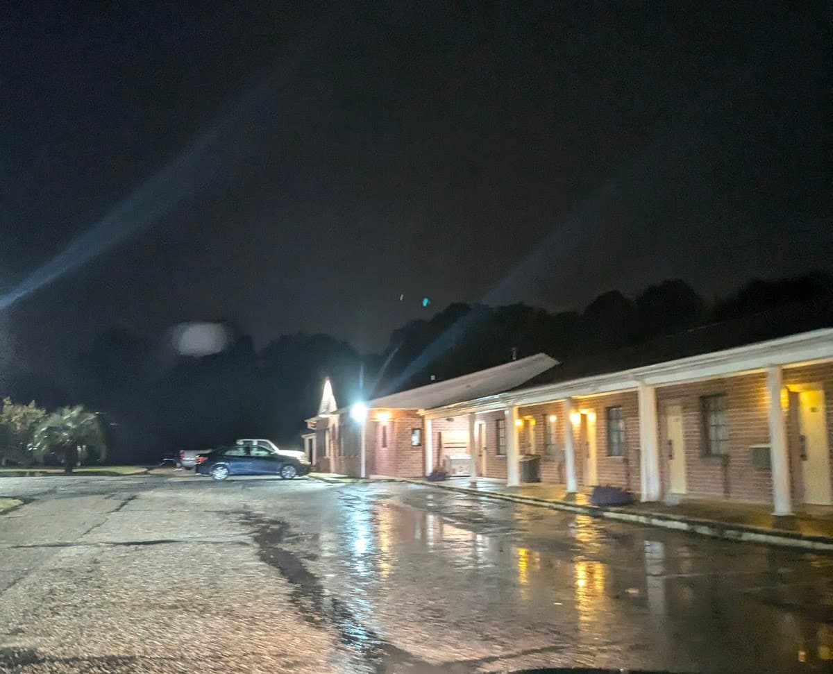 Deluxe Motel