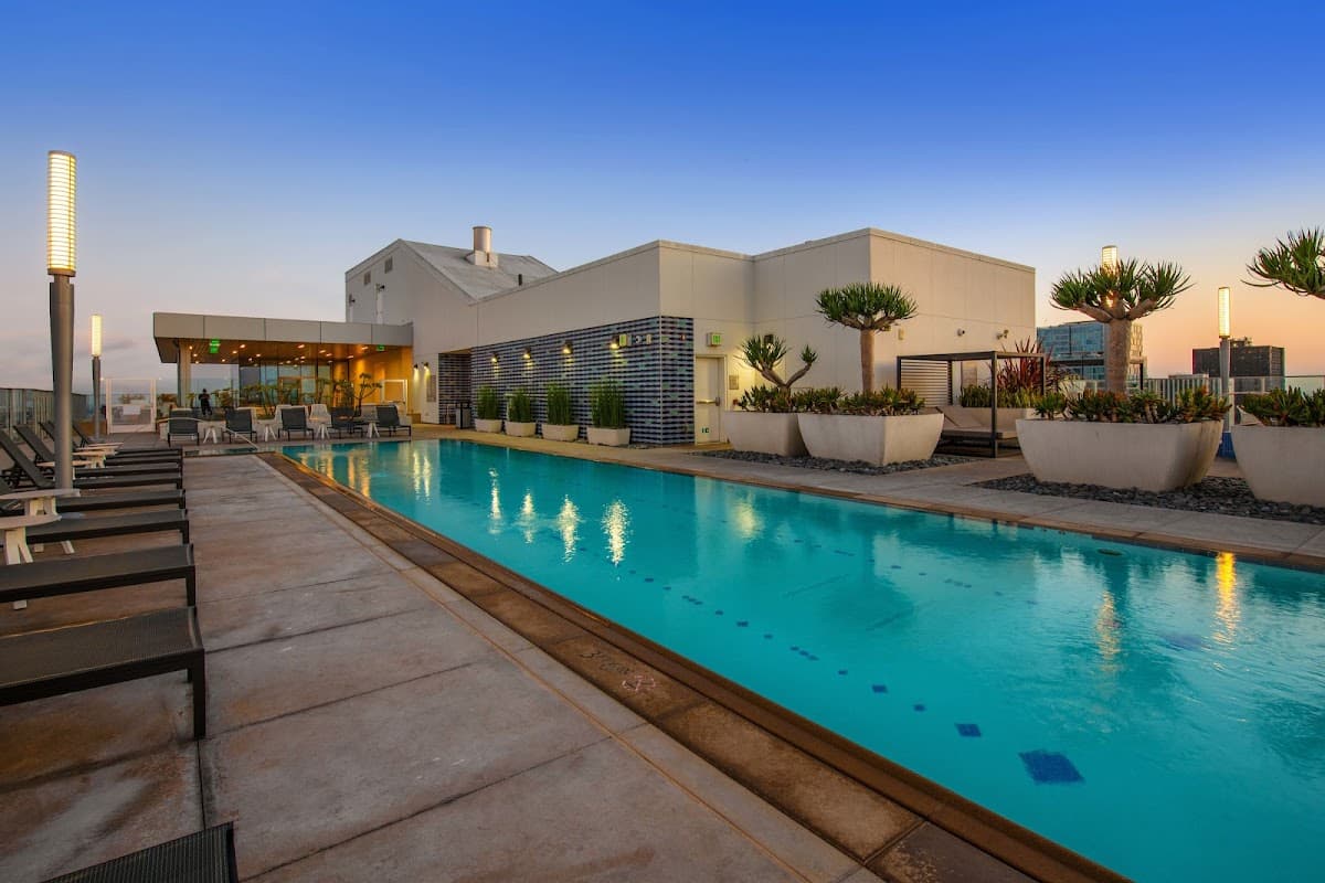 3033 Wilshire