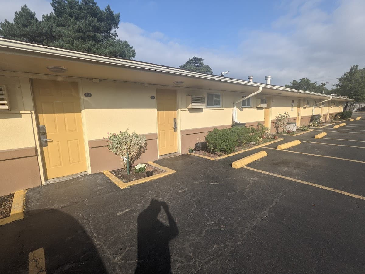 Virginia Inn & Suites