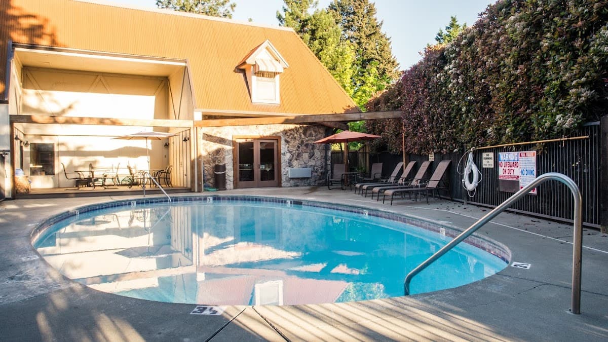 Riverside Inn
