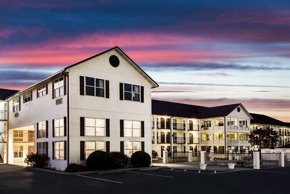 Super 8 by Wyndham Sevierville Riverside