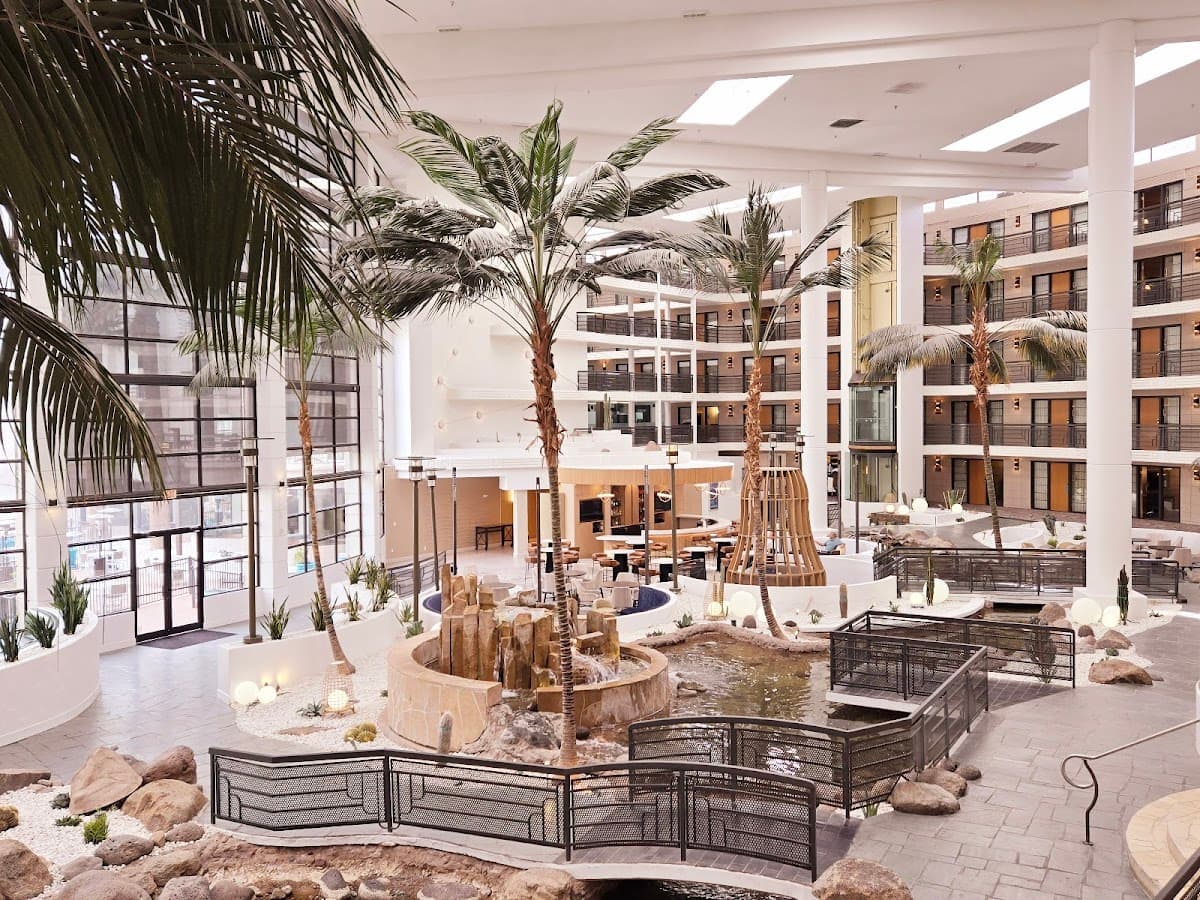 Embassy Suites by Hilton Phoenix Biltmore