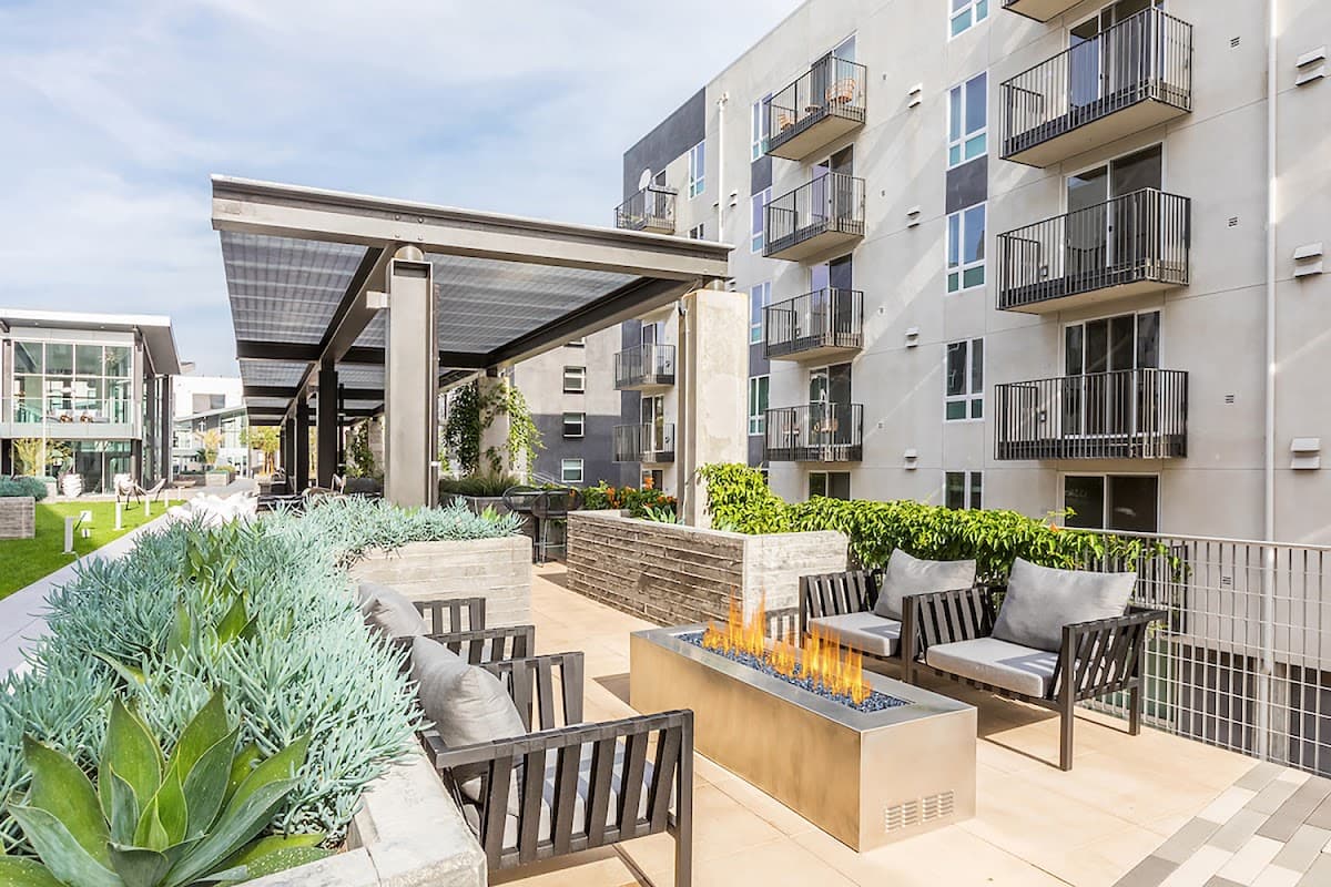 One Lux Stay Near Dodger Stadium Downtown LA