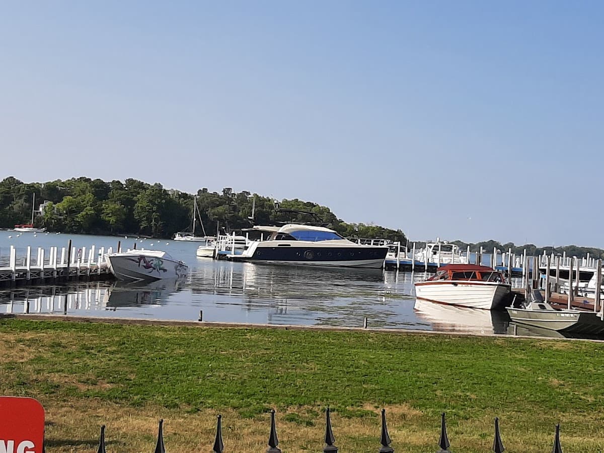 Edgewater Hotel & Suites