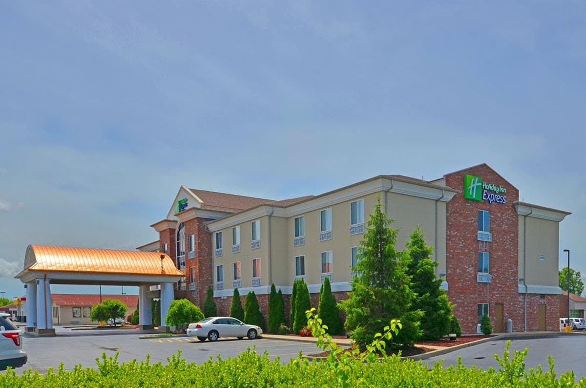 Holiday Inn Express & Suites Farmington by IHG