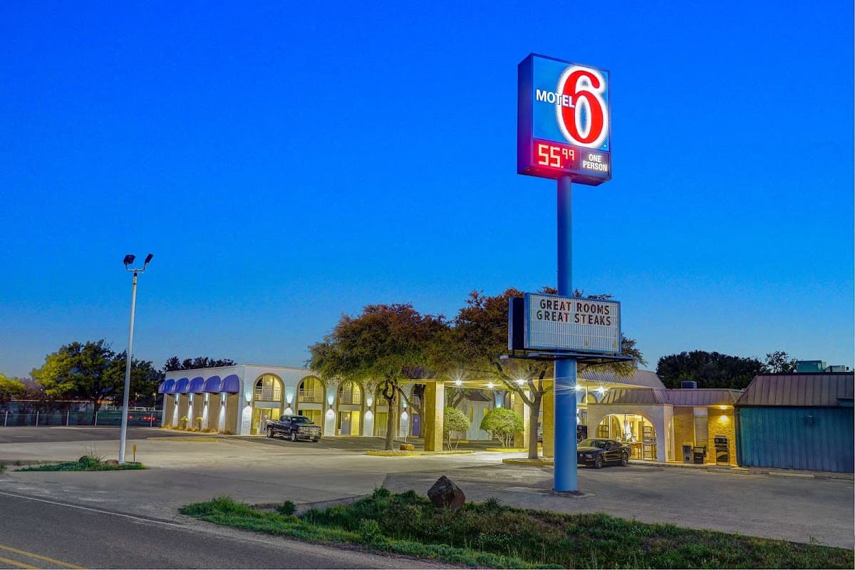 Motel 6 Sonora, TX
