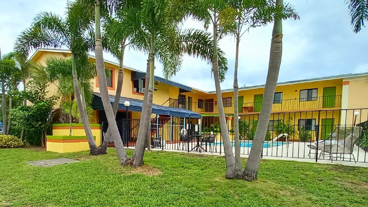 Sunny Palms Inn