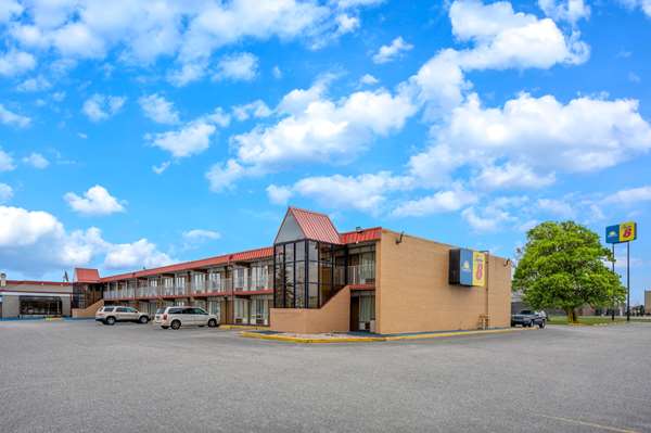 Super 8 by Wyndham Perrysburg