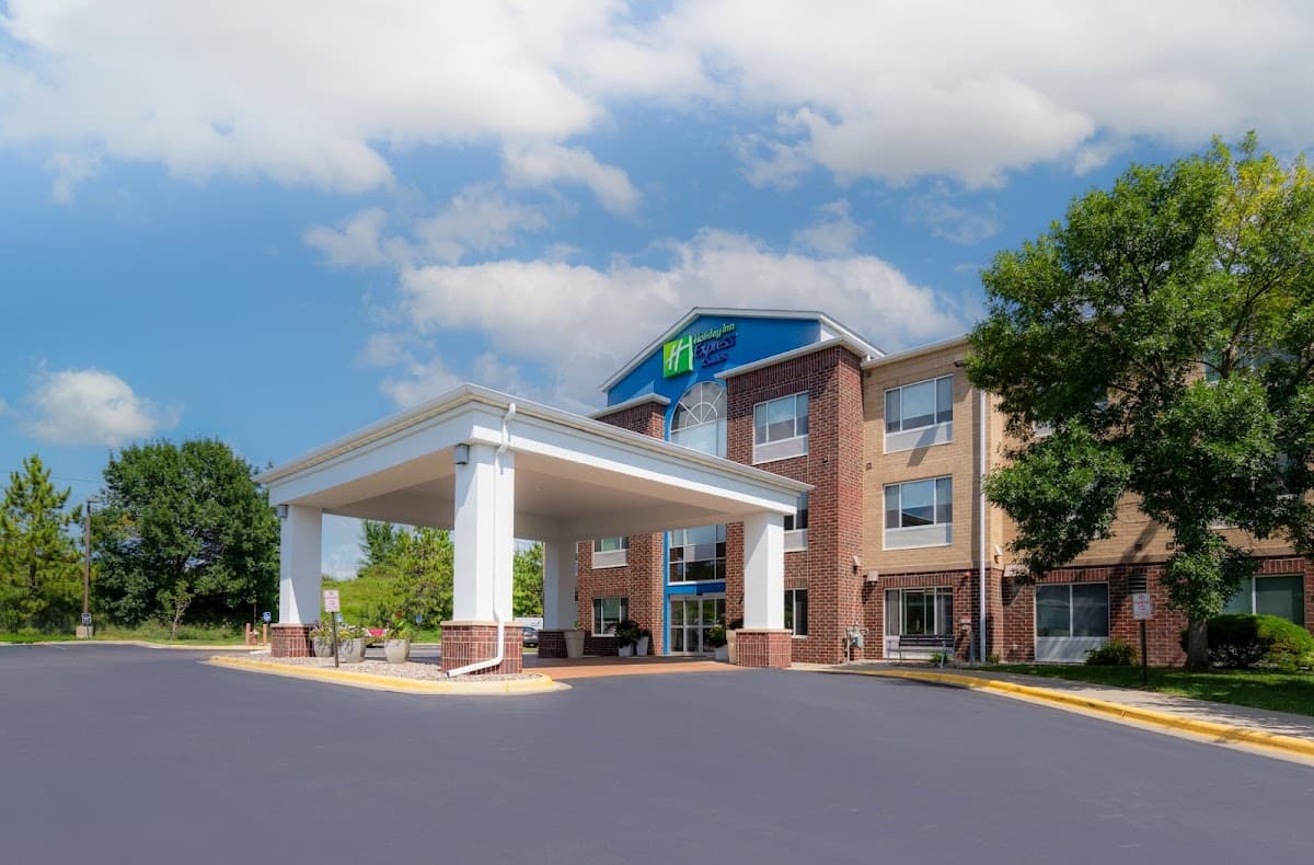 Holiday Inn Express & Suites Chanhassen by IHG