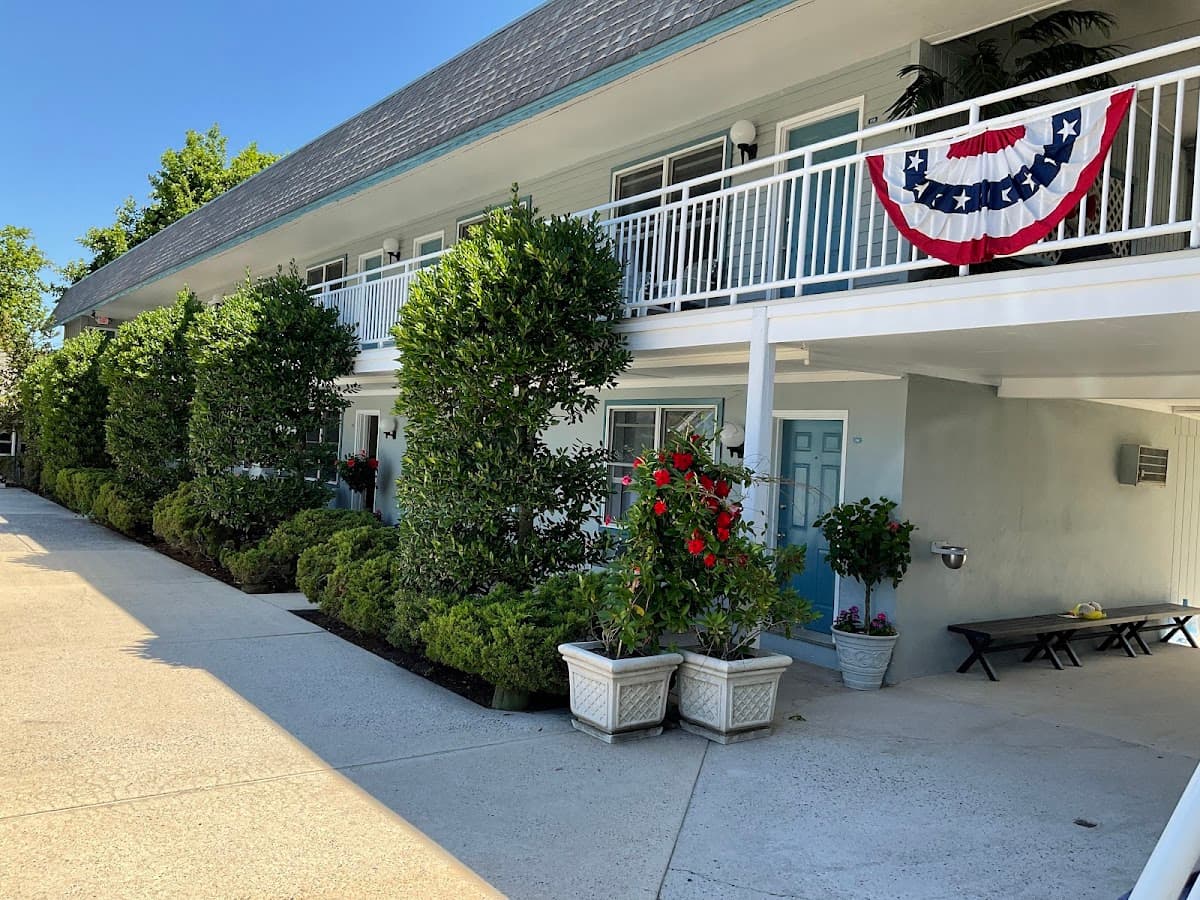Cape Harbor Motor Inn