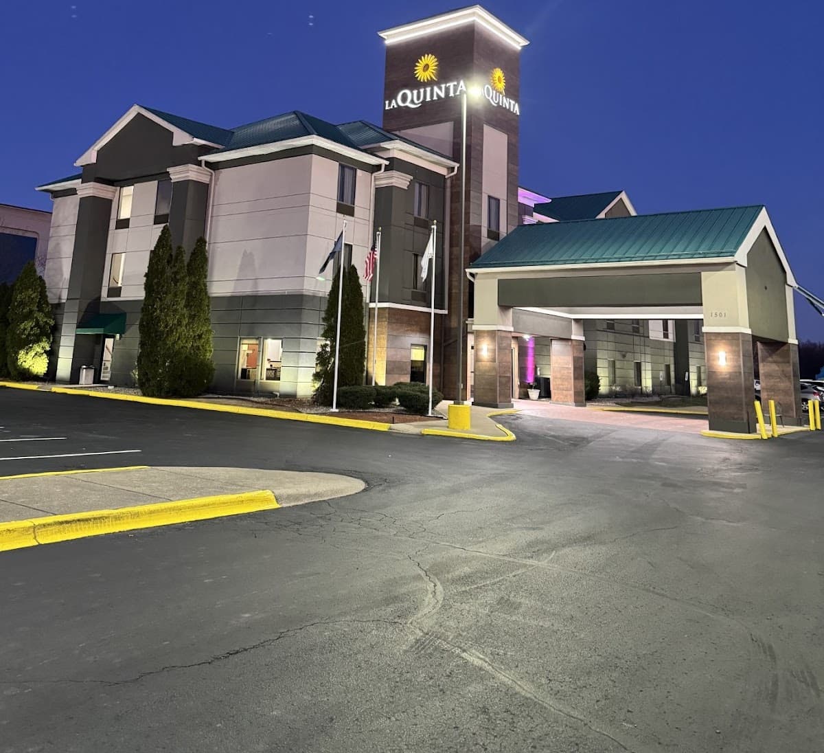 La Quinta Inn & Suites by Wyndham Louisville East