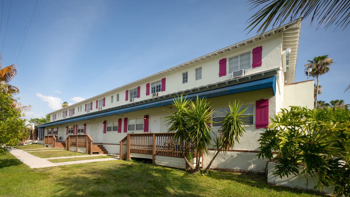 Captain's Table Hotel by Everglades Adventures