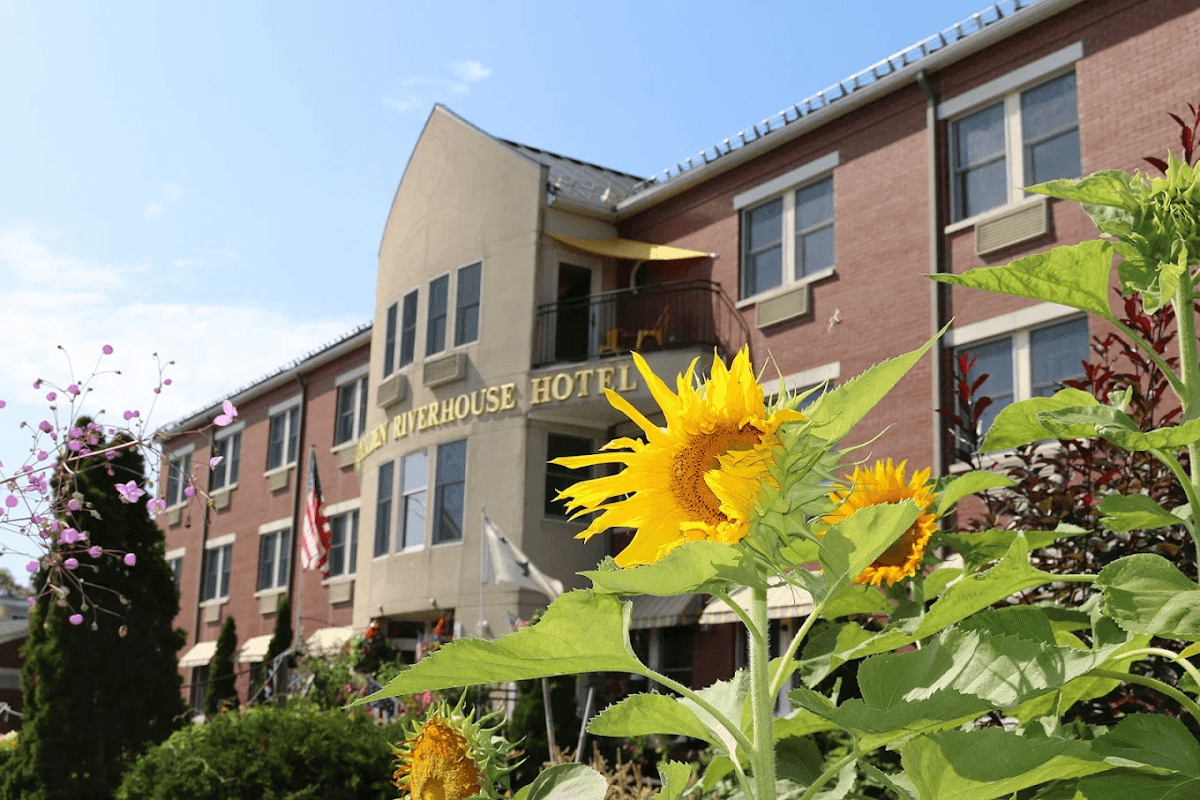 Camden Riverhouse Hotel and Inns