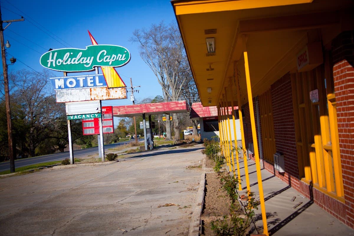 Holiday Capri Motel
