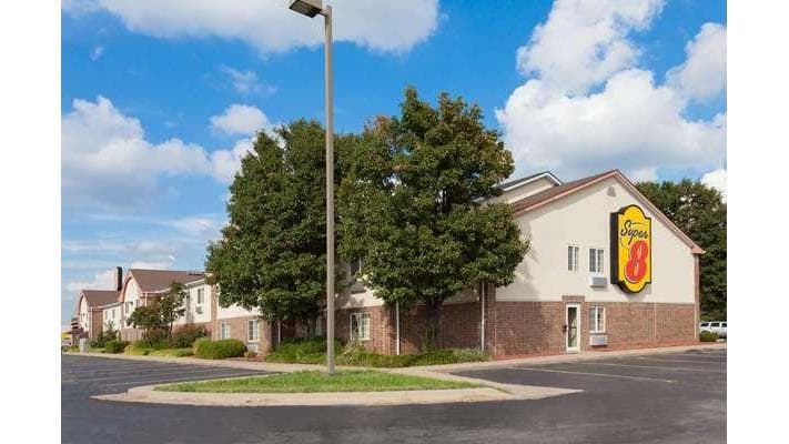 Super 8 by Wyndham Carthage