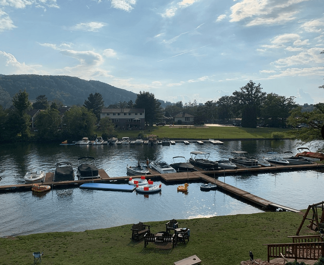 LakeFront Lodge