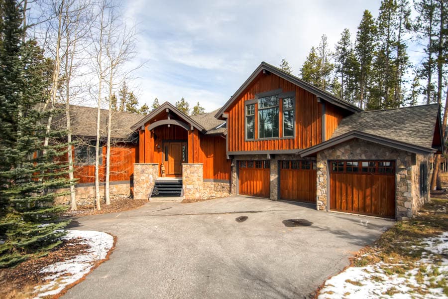 Blue Spruce Lodge by Pinnacle Lodging