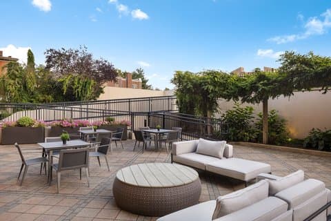 Courtyard by Marriott New Haven at Yale