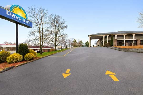 Days Inn by Wyndham Columbia Kentucky