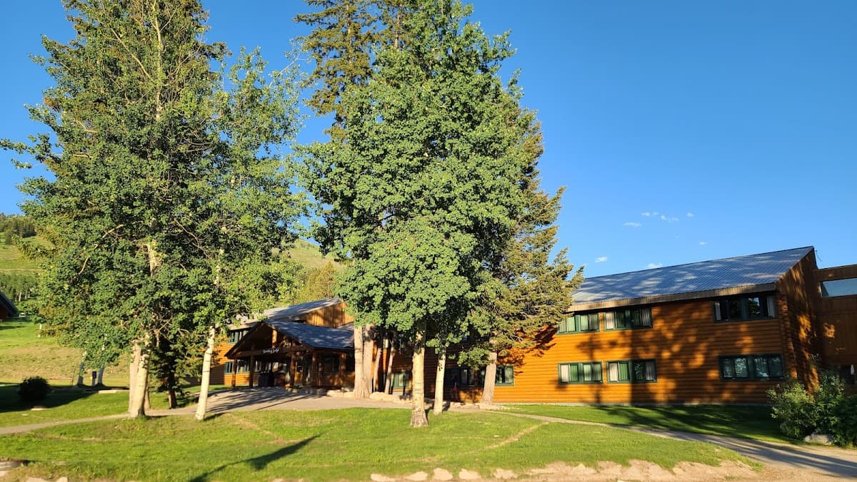 Teewinot Lodge