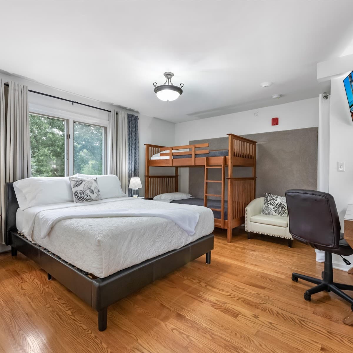 Harmony Inn. Relax, Recharge, and Relish the Charm of Harmony Inn!