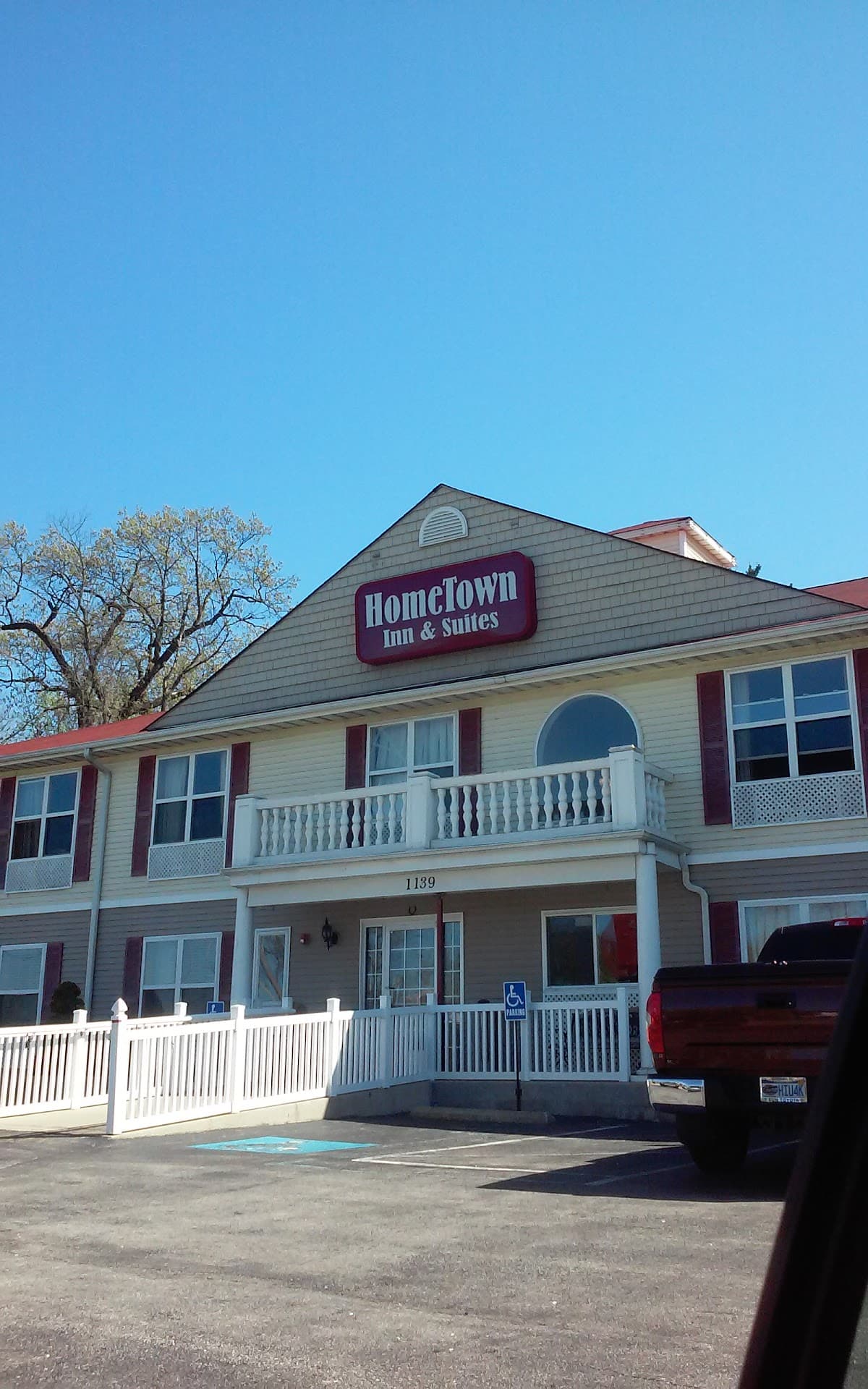 Hometown Inn & Suites