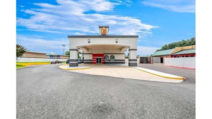 Super 8 by Wyndham Baton Rouge/I-10