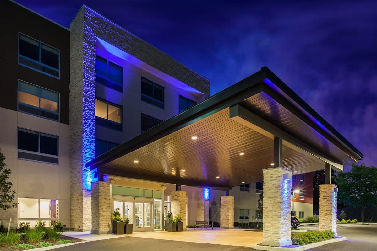 Holiday Inn Express & Suites Queensbury - Lake George Area by IHG