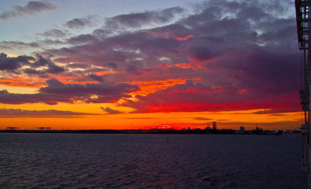Hollywood Harbor