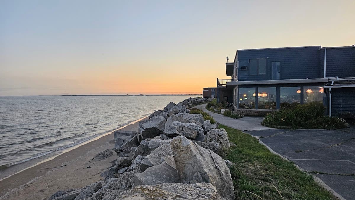 Lighthouse Inn On Lake Michigan