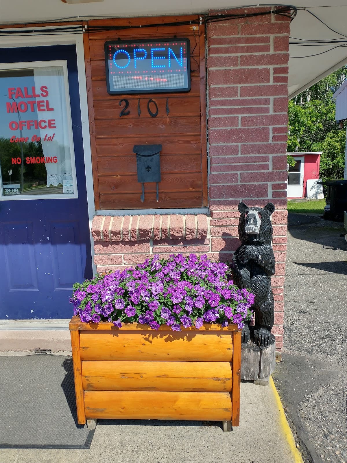Falls Motel