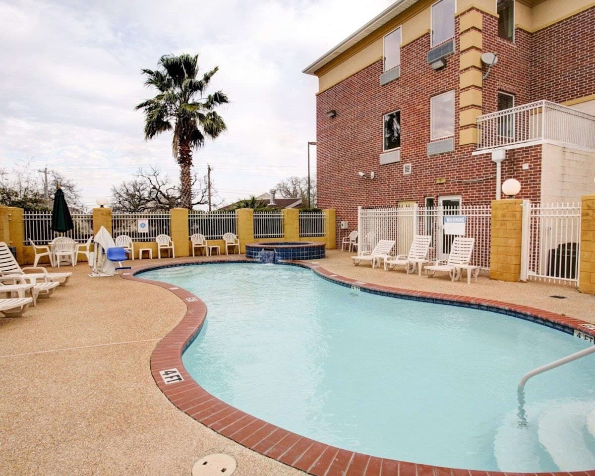 Comfort Suites University Drive