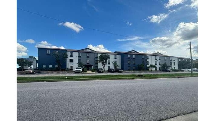 Quality Inn & Suites at Airport Blvd I-65