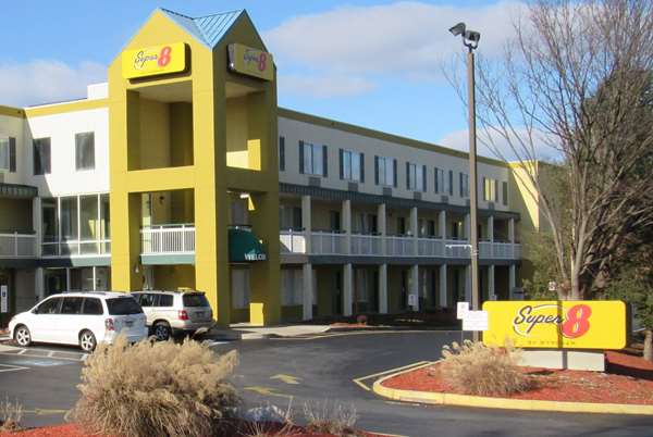 Super 8 by Wyndham New Cumberland