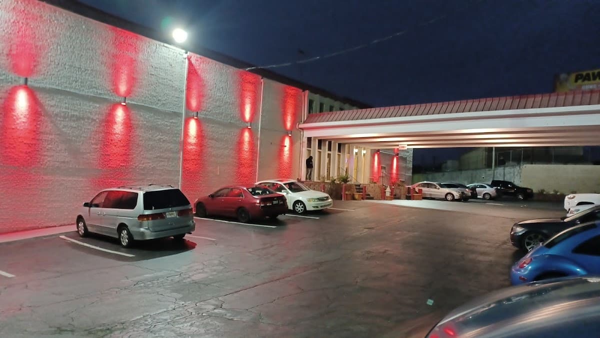 Peachtree Inn & Suites
