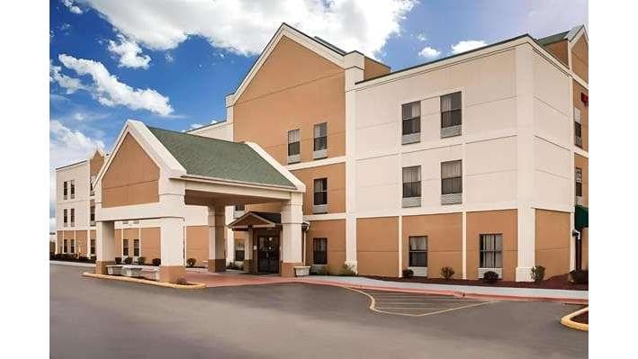 Halsted Inn & Suites Harvey - Chicago Southland