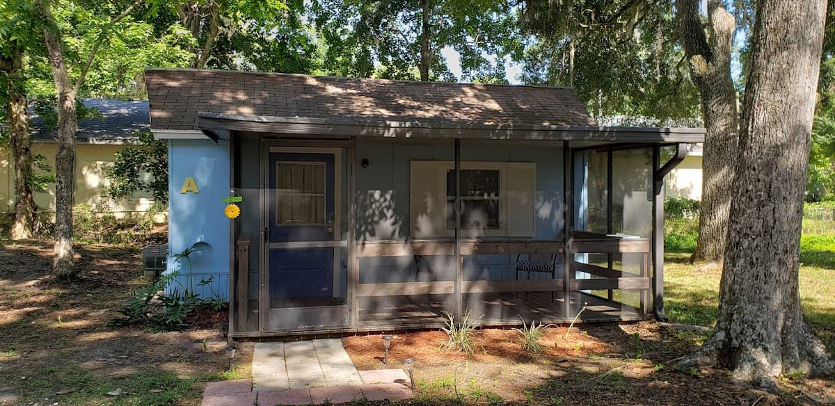 Nana's Place of Homosassa, Blue Cottage