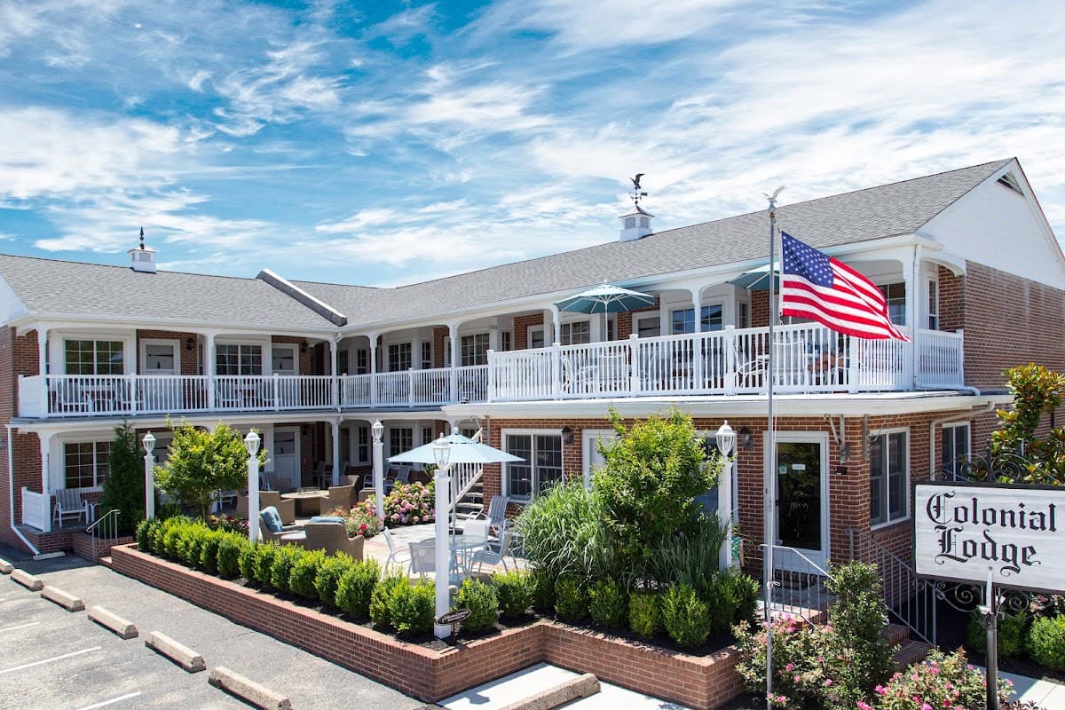 Colonial Lodge