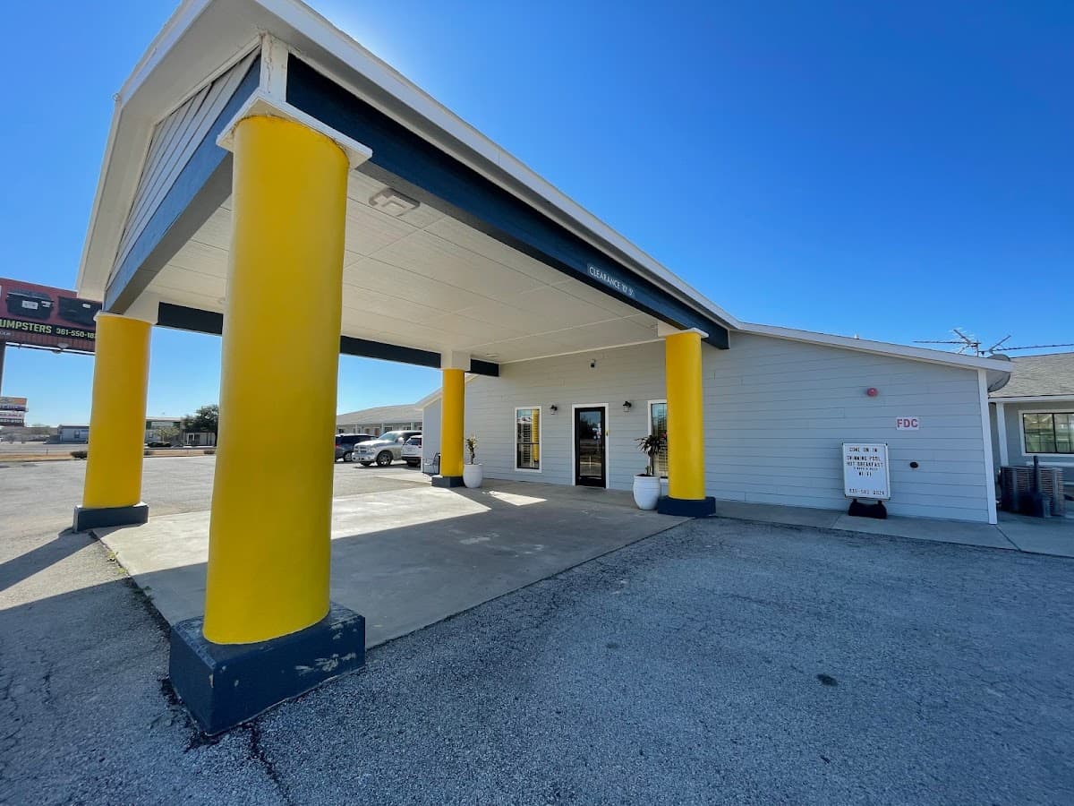 Kenedy Inn & Suites