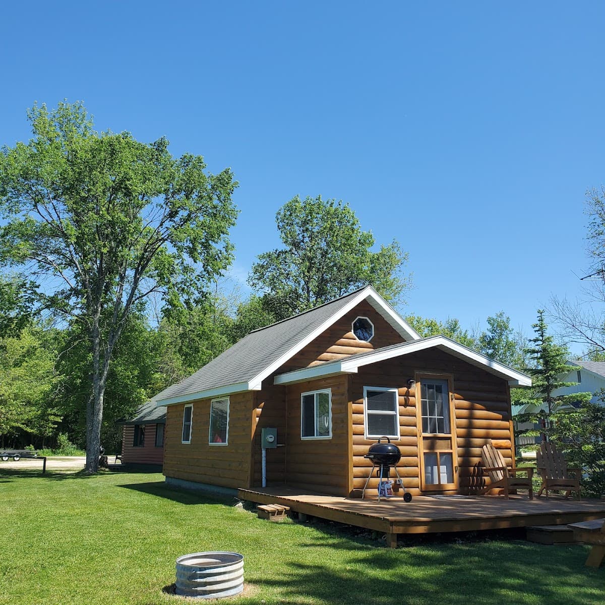 Sunset Pines Resort