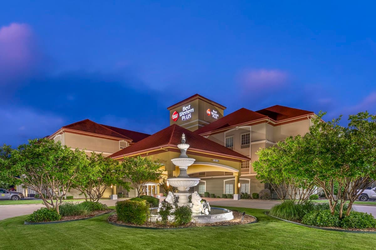 Best Western Plus Monica Royale Inn & Suites