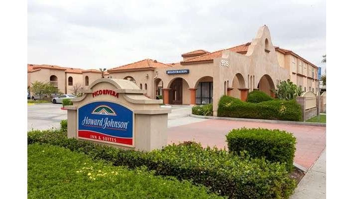 Howard Johnson by Wyndham Pico Rivera Hotel & Suites