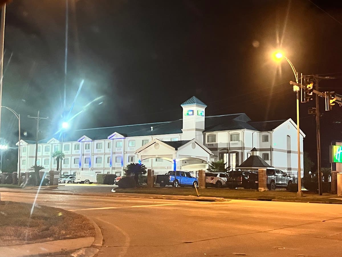 Holiday Inn Express & Suites Lake Charles
