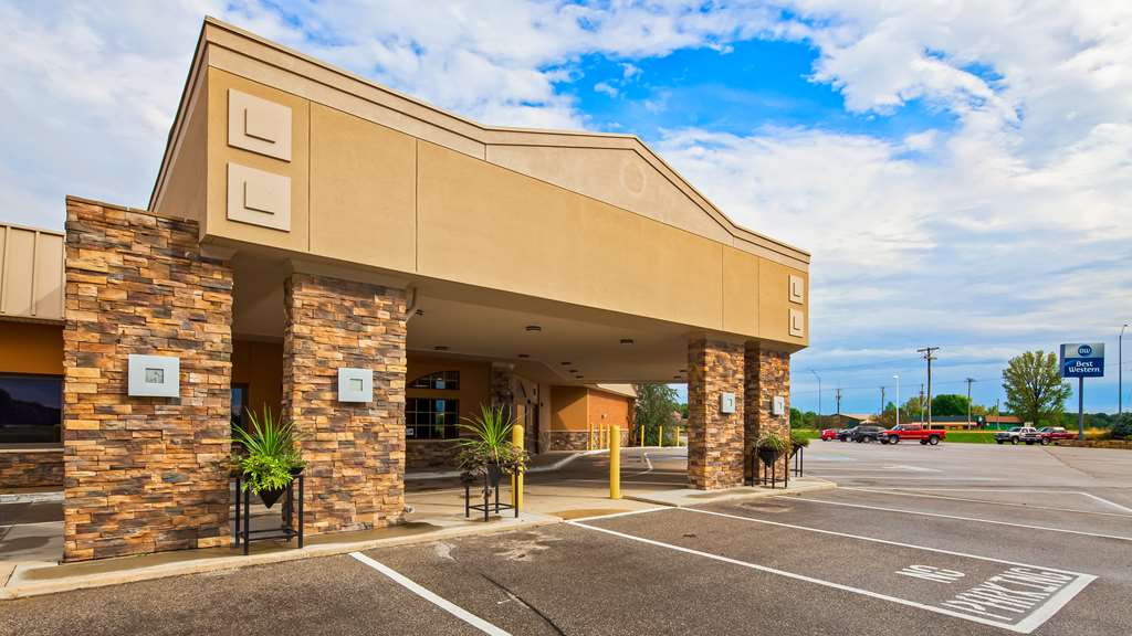 Crossroad Hotel & Event Center